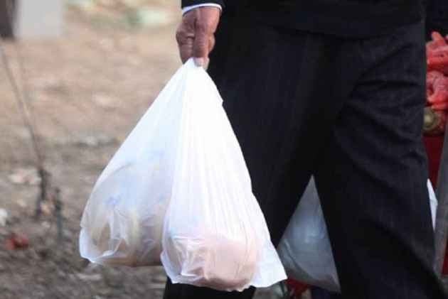 Delhi Plastic ban comes into effect but still being widely sold in market   Delhi News Times Now