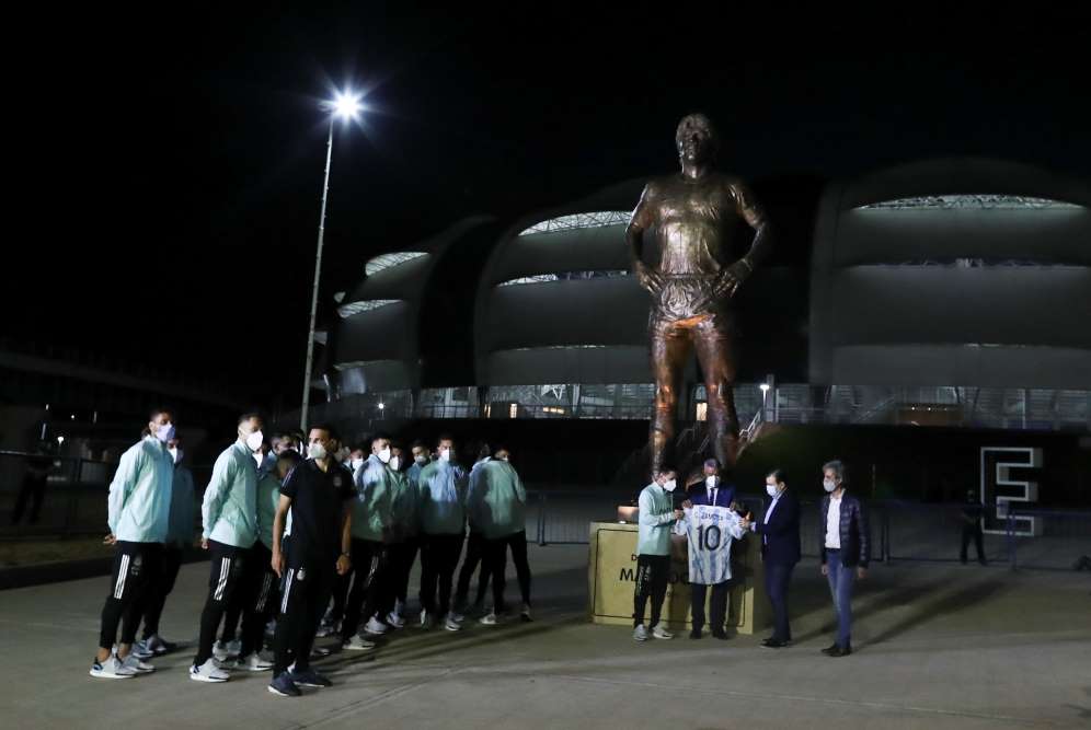 Messi honored with a statue next to Maradona, Pelé