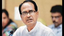 MP: Chouhan Praises Health Worker For Administering Over 1 Lakh COVID-19 Vaccine Doses