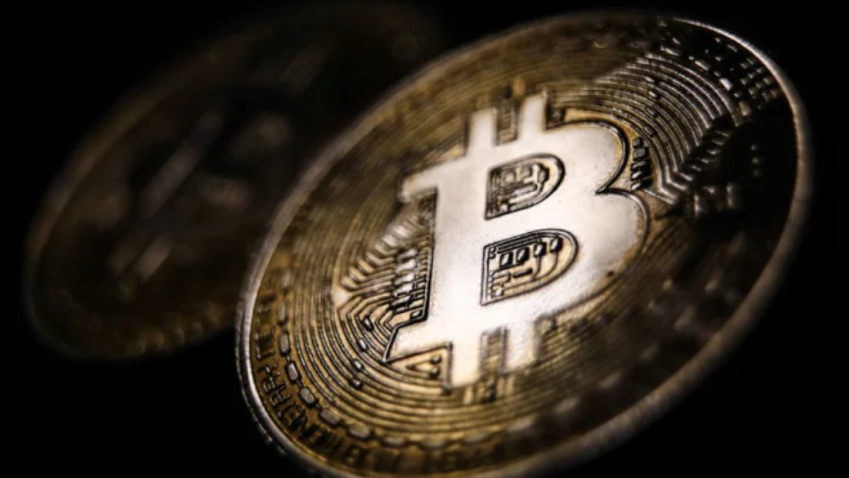 Bitcoin, Ethereum Down, Dogecoin Top Gainer With 12%, Shiba Inu Up 4% Bitcoin, Ethereum Down, Dogecoin Top Gainer With 12%, Shiba Inu Up 4%