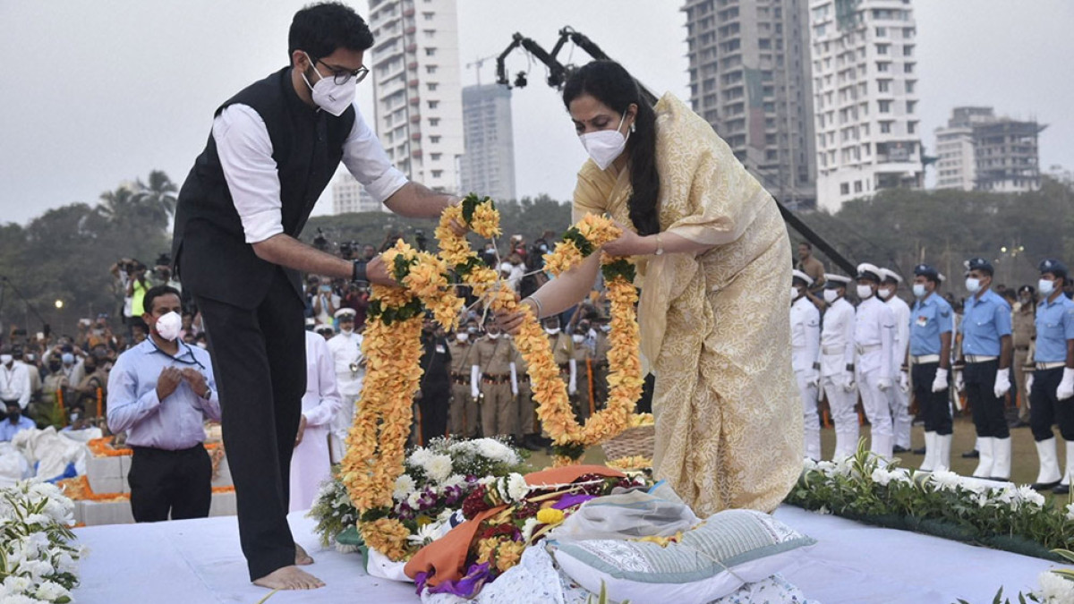 Celebs, Fans Pay Final Respects To Lata Mangeshkar On Her Funeral
