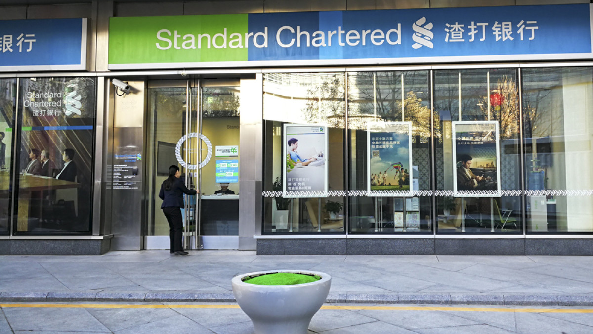 Standard Chartered Bank Joins Metaverse; Bitcoin, Ethereum Fall 5%, DOGE Loses 9% Standard Chartered Bank Joins Metaverse; Bitcoin, Ethereum Fall 5%, DOGE Loses 9%