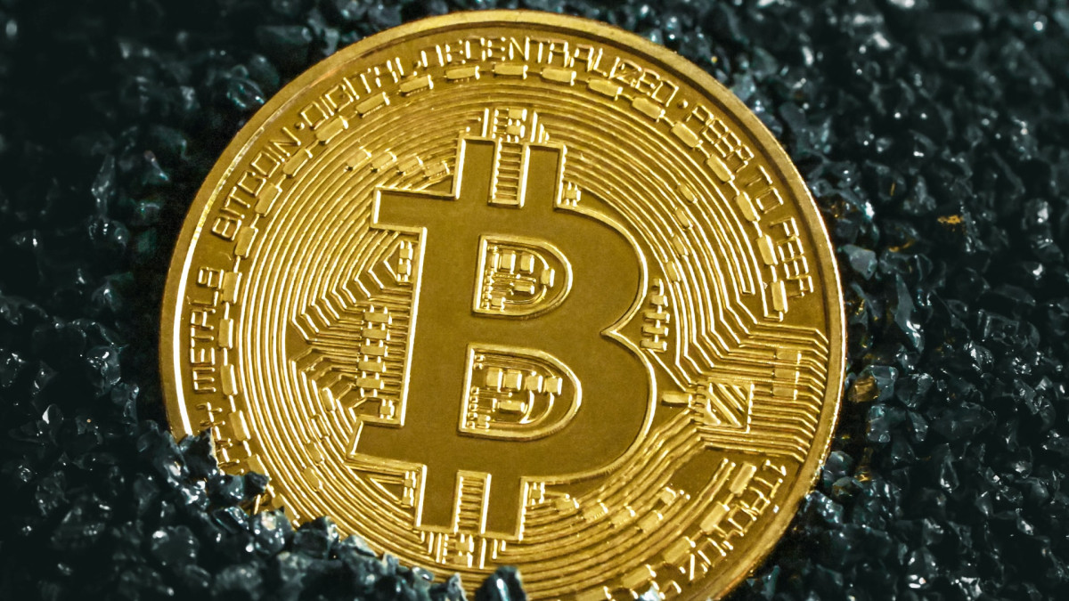 Bitcoin, Ethereum, Shiba Inu, Dogecoin Plunge Up To 8% After US Fed Hikes Interest Rates Bitcoin, Ethereum, Shiba Inu, Dogecoin Plunge Up To 8% After US Fed Hikes Interest Rates