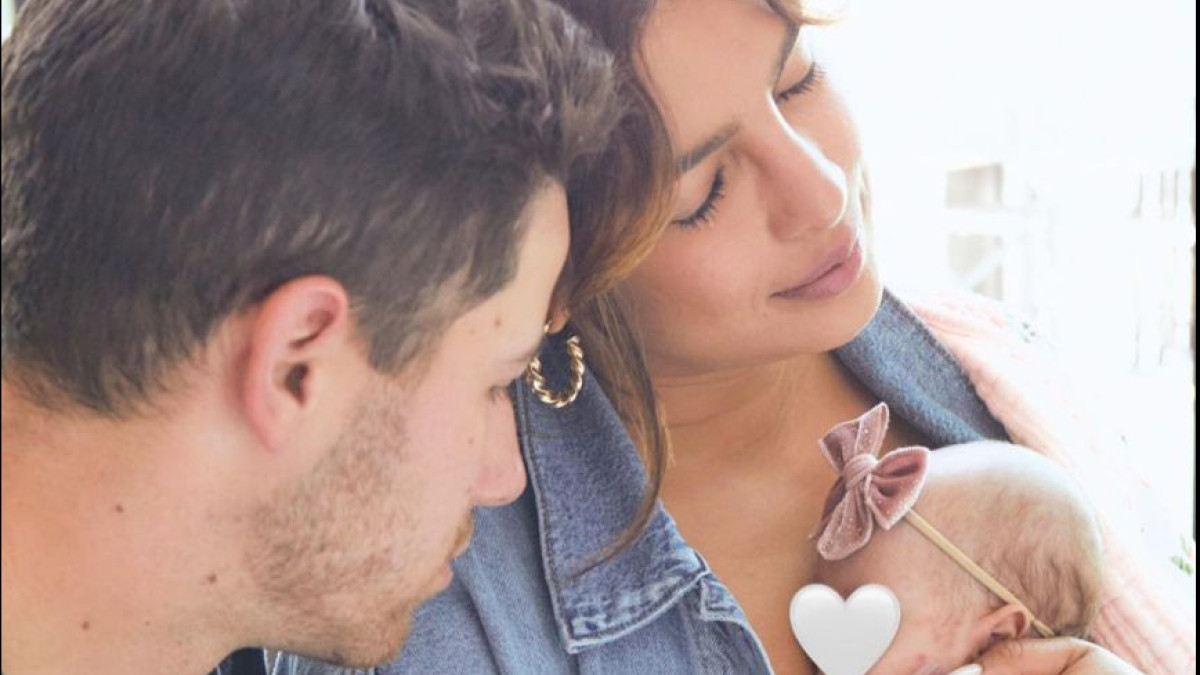 प्रियंका चोपड़ा जोनास ने बेटी मालती मैरी चोपड़ा जोनास का चेहरा साझा किया प्रियंका चोपड़ा जोनास ने बेटी मालती मैरी चोपड़ा जोनास का चेहरा साझा किया