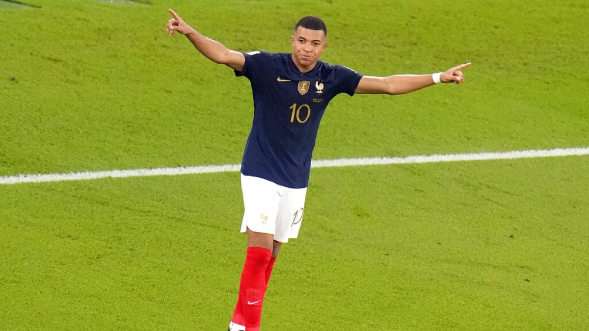 W półfinale Kylian Mbappe zmierzy się ze swoim dobrym przyjacielem Achrafem Hakimim W półfinale Kylian Mbappe zmierzy się ze swoim dobrym przyjacielem Achrafem Hakimim