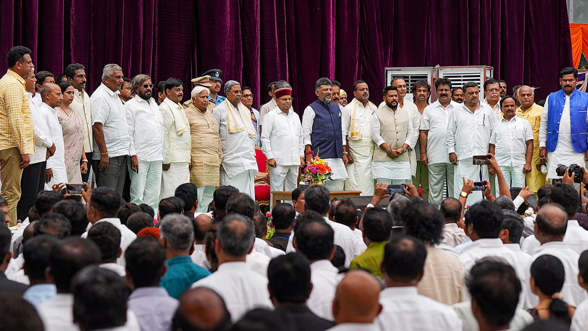 Karnataka Cabinet: Siddaramaiah Keeps Finance, Shivakumar Gets Irrigation, Bengaluru Development - Vimarsana News