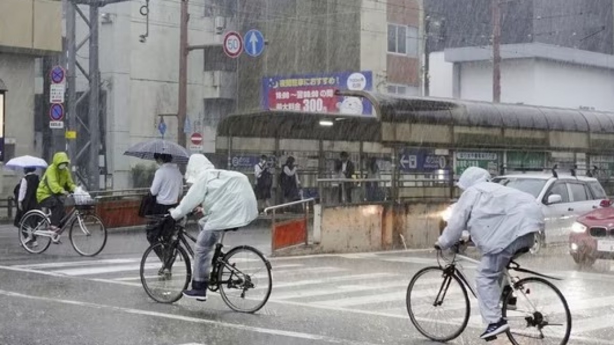 Japan: Tropical Storm Mawar Brings Heavy Rains; Landslide Risk To Southern Islands As It Passes By - Vimarsana News