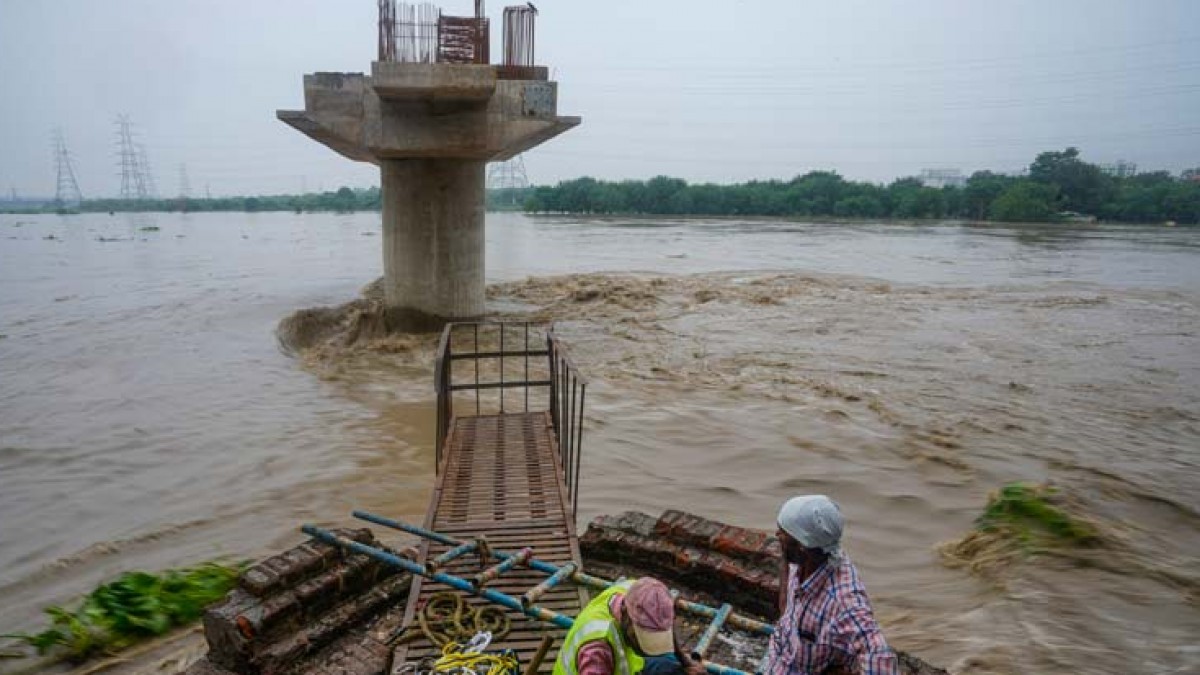 Yamuna Water Level Reaches Danger Mark Delhi On High Alert